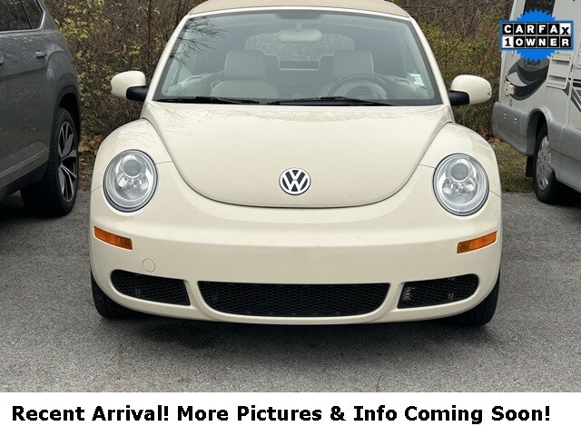 2008 Volkswagen Beetle SE Convertible photo 2