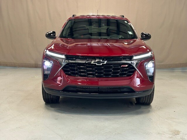 2025 Chevrolet Trax photo 2