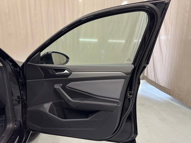2025 Volkswagen Jetta SE - Photo 14
