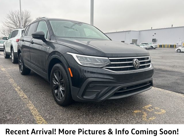 2022 Volkswagen Tiguan SE's photo