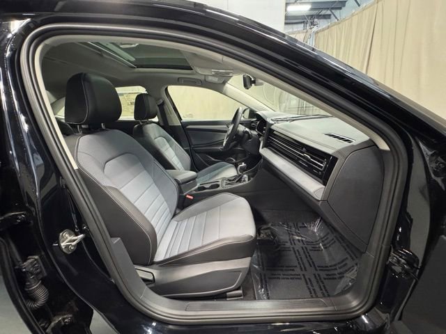2025 Volkswagen Jetta SE - Photo 15