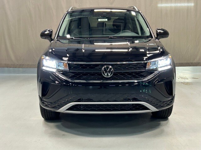 2024 Volkswagen Taos SE photo 2