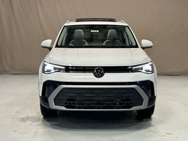 2025 Volkswagen Taos SE photo 2
