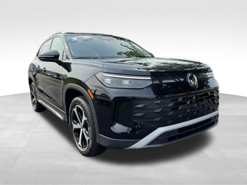 Certified 2025 Volkswagen Tiguan 2.0T SE SUV