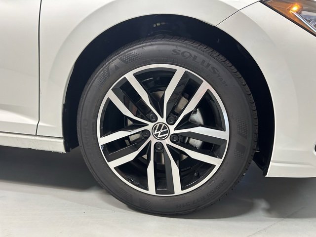 2025 Volkswagen Jetta 1.5T SE photo 3