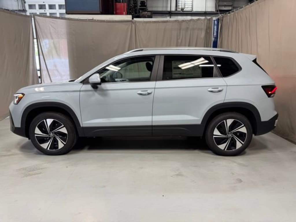 New 2026 Volkswagen Taos 1.5T SE SUV