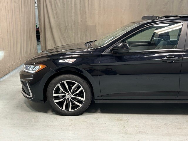 2025 Volkswagen Jetta 1.5T SE photo 4
