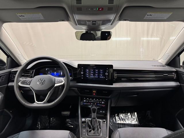 2025 Volkswagen Jetta SE - Photo 16