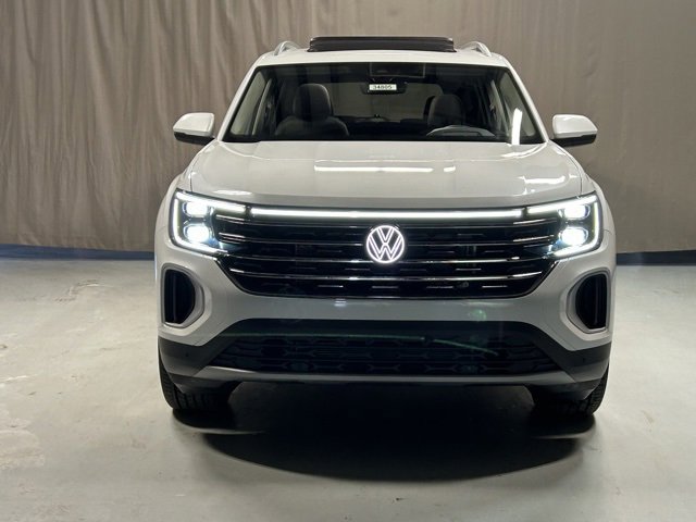 2025 Volkswagen Atlas SEL photo 2
