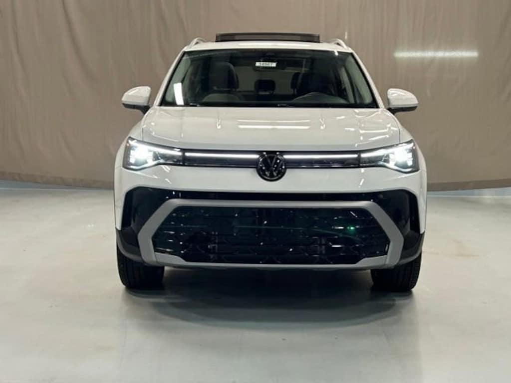 New 2025 Volkswagen Taos 1.5T SEL SUV