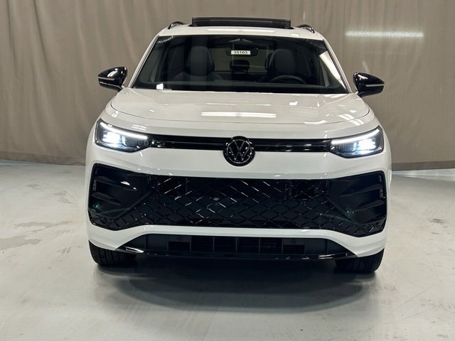 2026 Volkswagen Tiguan SE R-Line Black photo 3