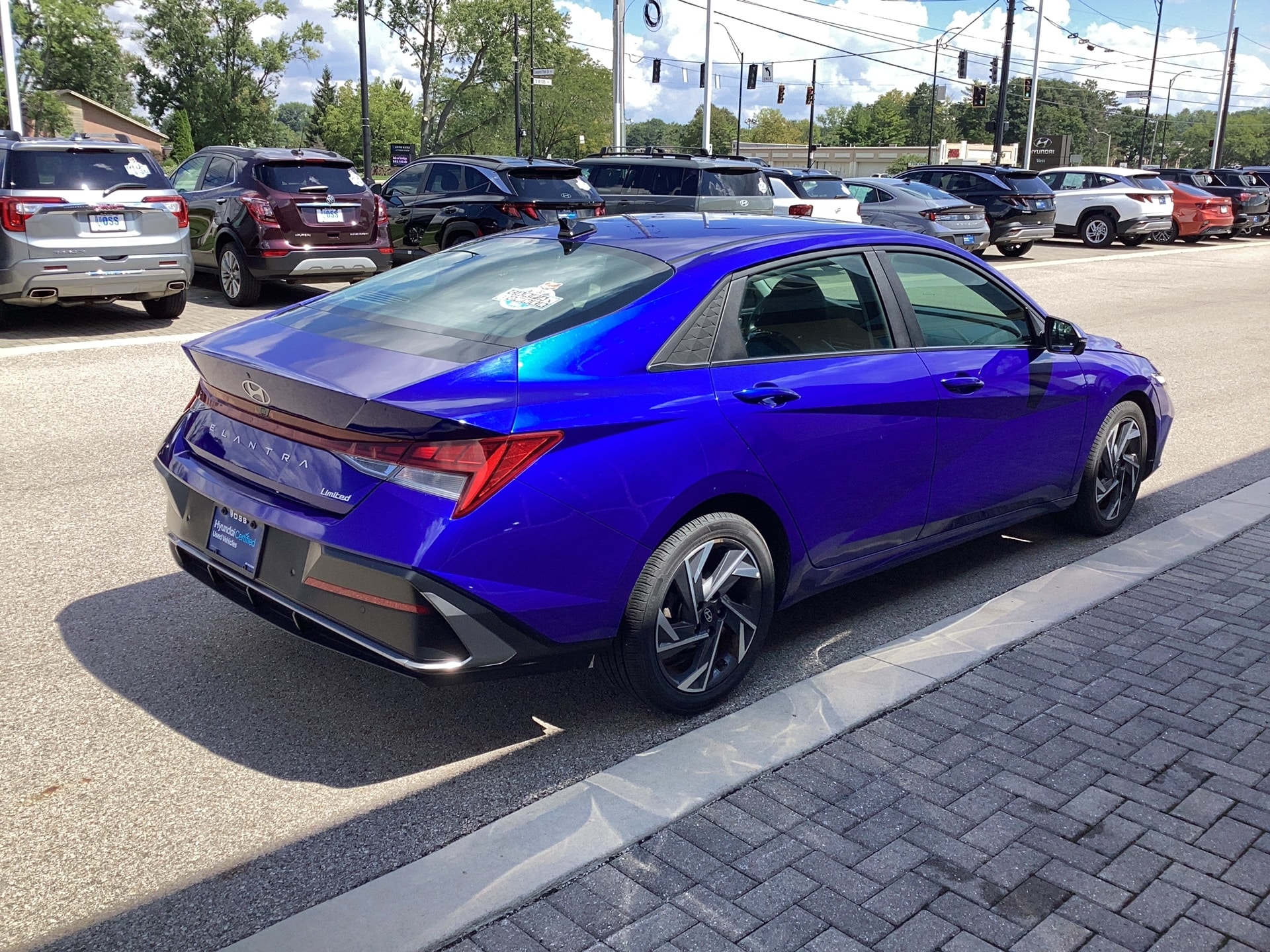 2024 Hyundai Elantra Limited, photo 3 of 12
