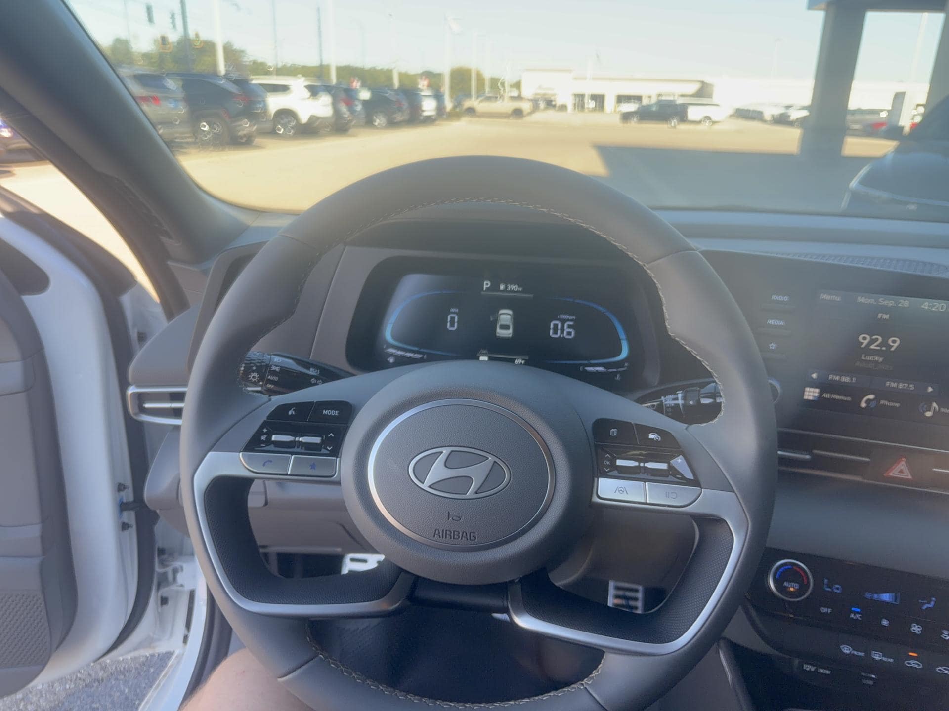 2026 Hyundai Elantra SEL Sport, photo 8 of 12