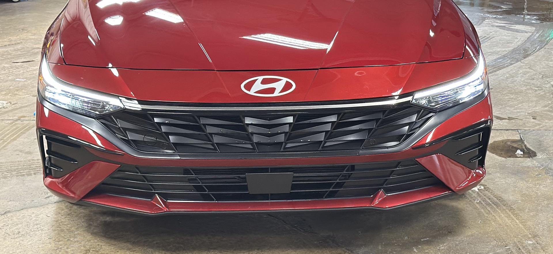 2025 Hyundai Elantra Limited - Photo 13