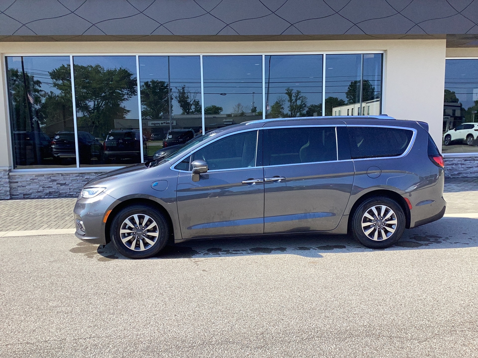 2021 Chrysler Pacifica Hybrid Touring L - Photo 7