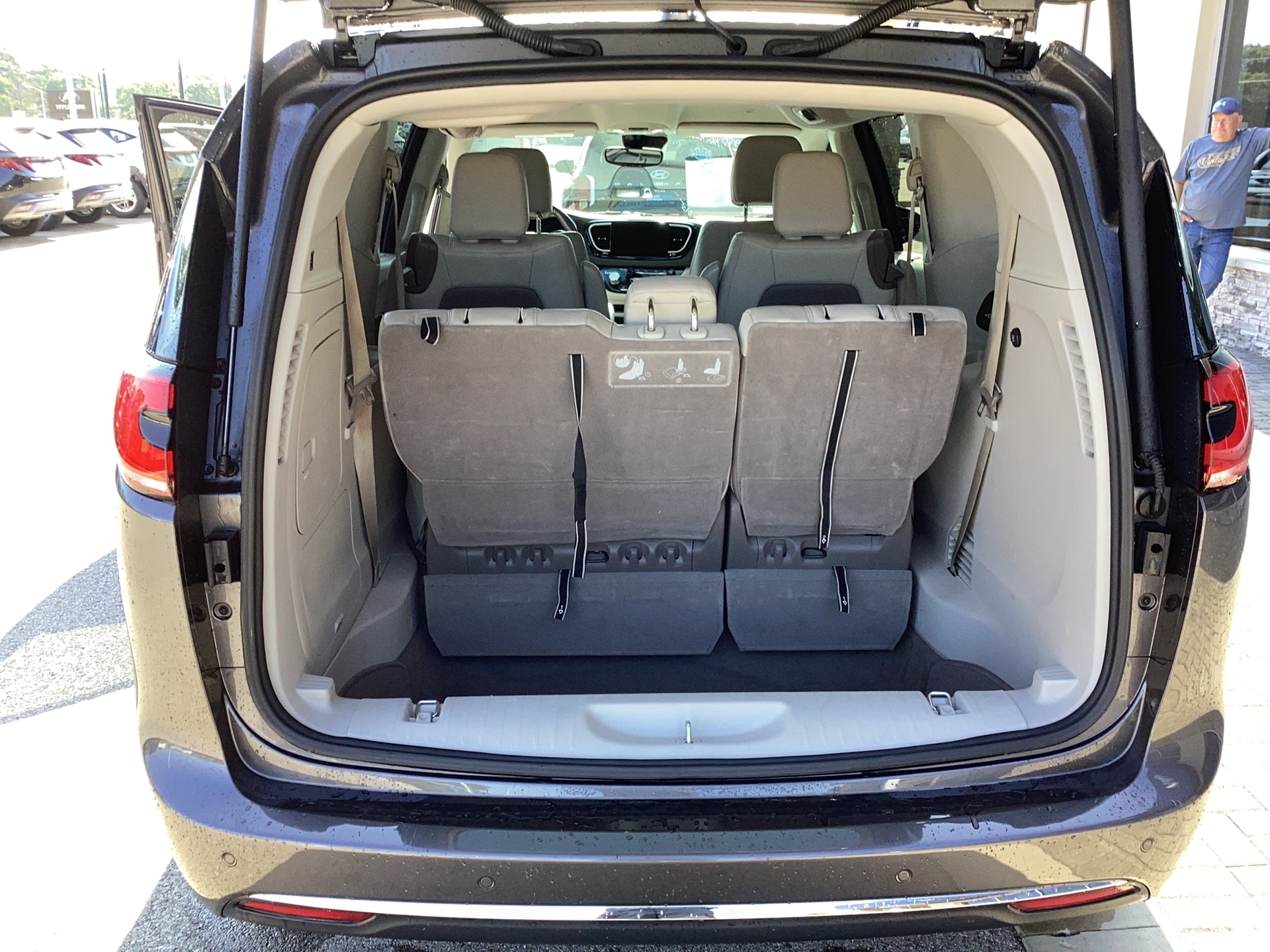 2021 Chrysler Pacifica Hybrid Touring L - Photo 14
