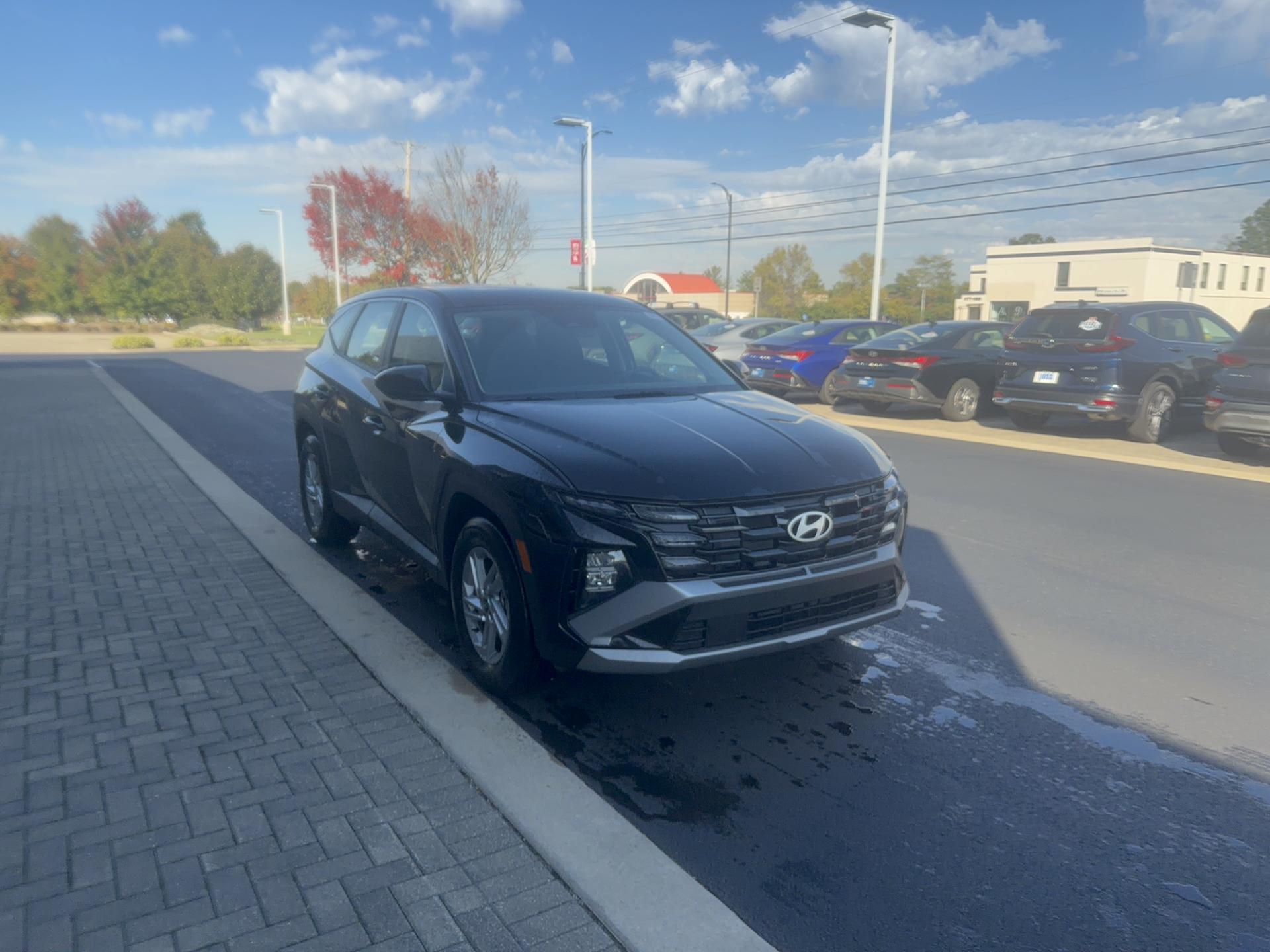 2026 Hyundai Tucson SE FWD, photo 2 of 12