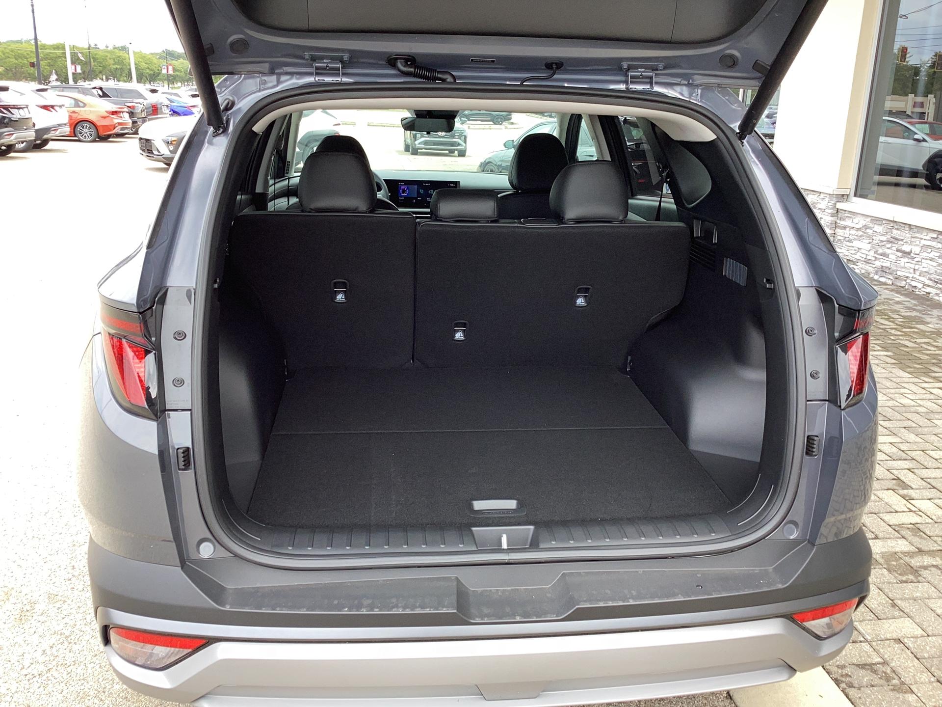 2026 Hyundai Tucson SEL Plus AWD, photo 9 of 12