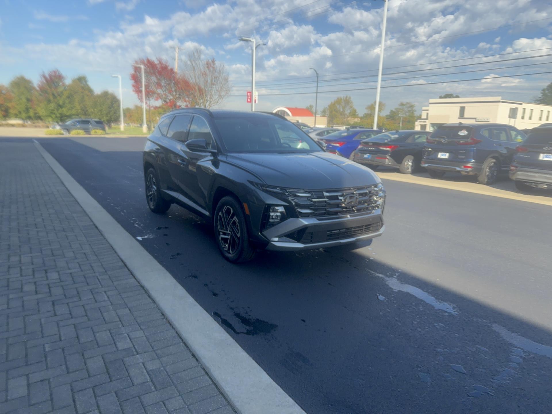2026 Hyundai Tucson Hybrid Limited, photo 4 of 12