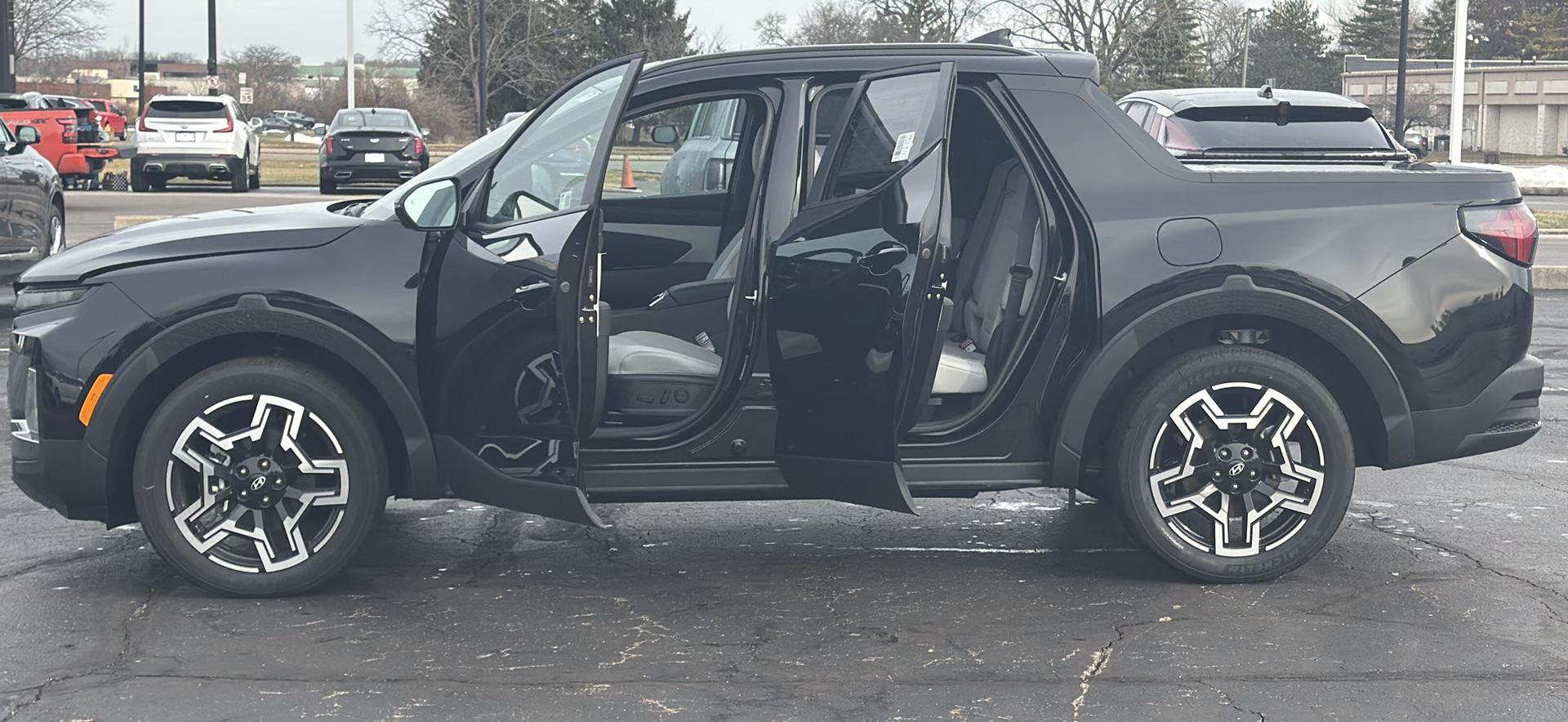 2025 Hyundai Santa Cruz Limited - Photo 8