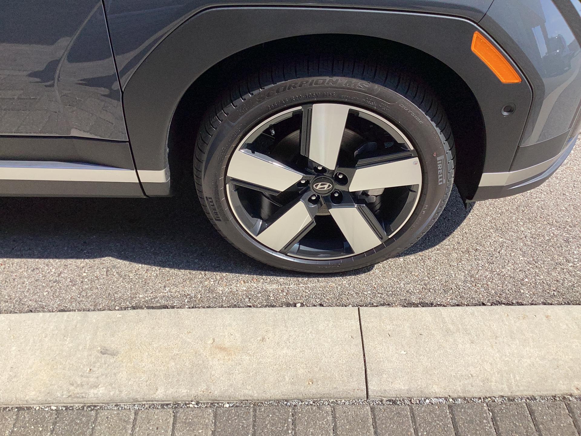 2026 Hyundai Santa Fe Hybrid Limited, photo 5 of 12