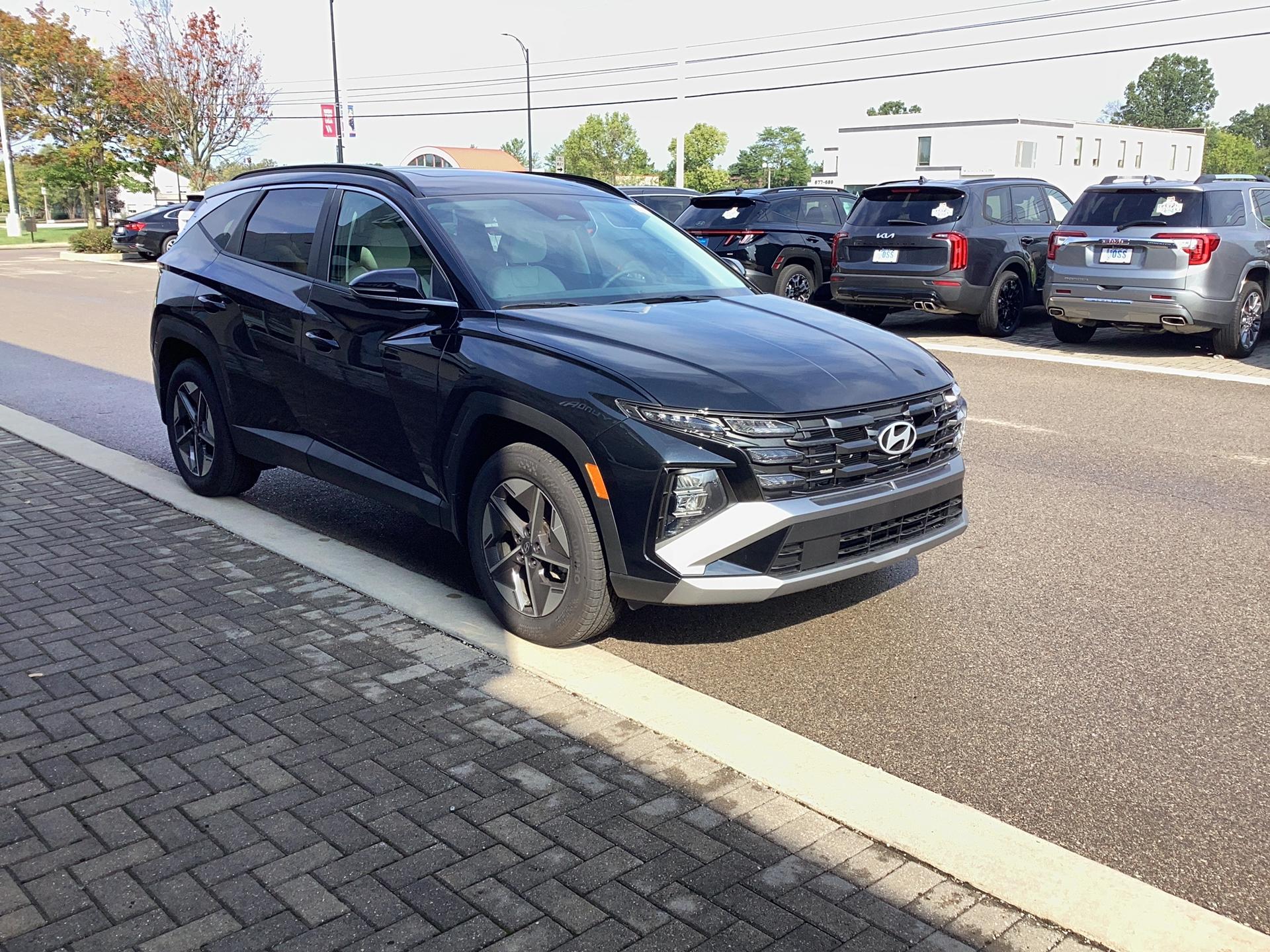 2026 Hyundai Tucson SEL Premium AWD, photo 2 of 12