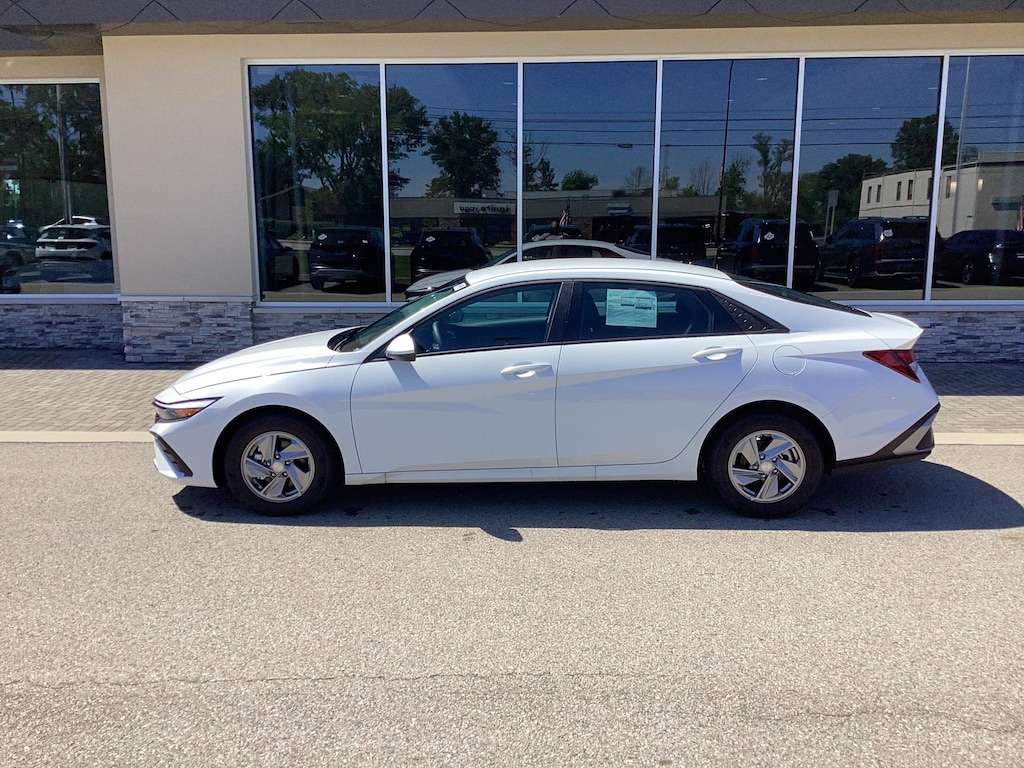 New 2026 Hyundai Elantra SE Sedan