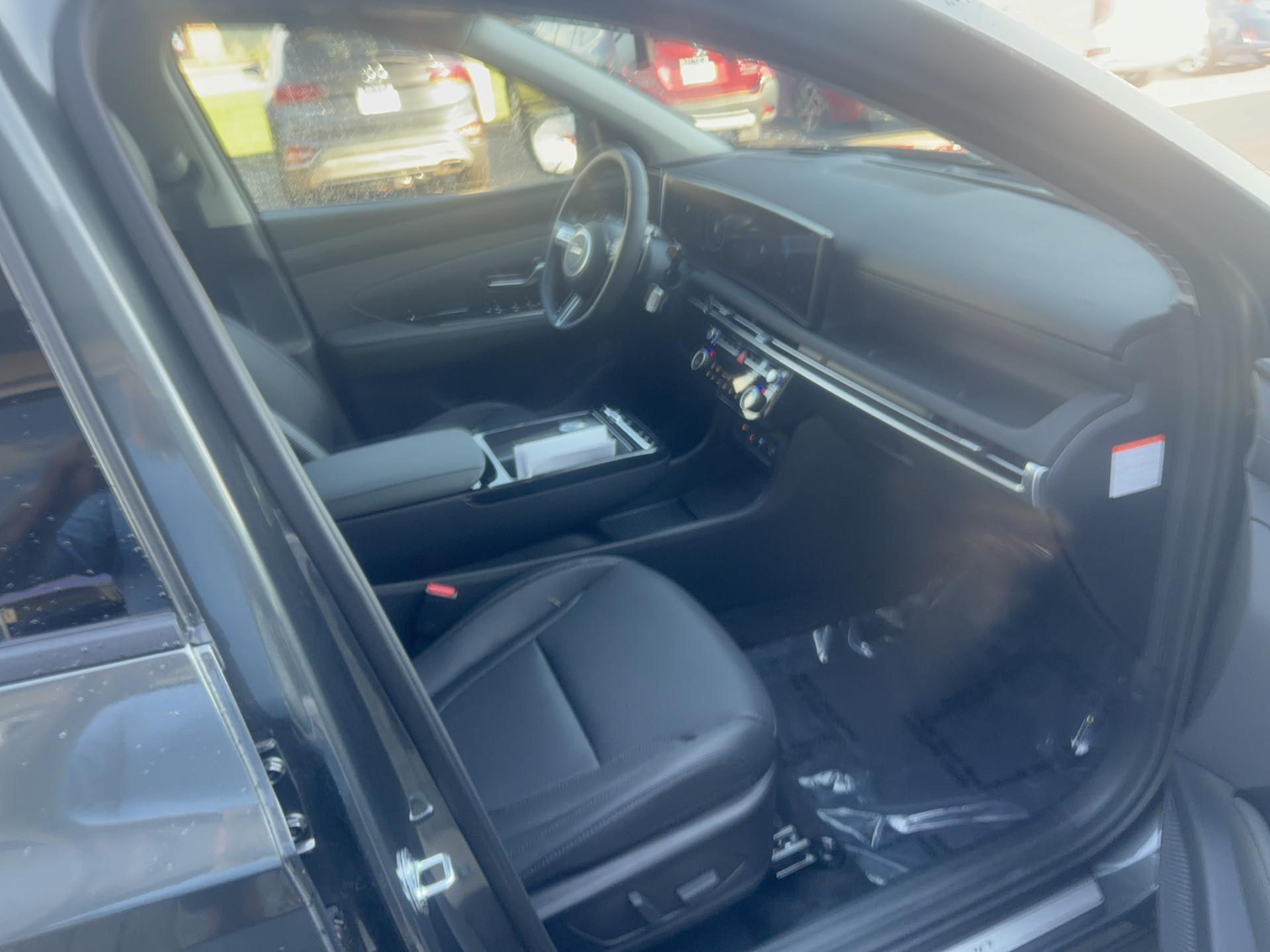 2026 Hyundai Tucson Hybrid Limited, photo 5 of 12