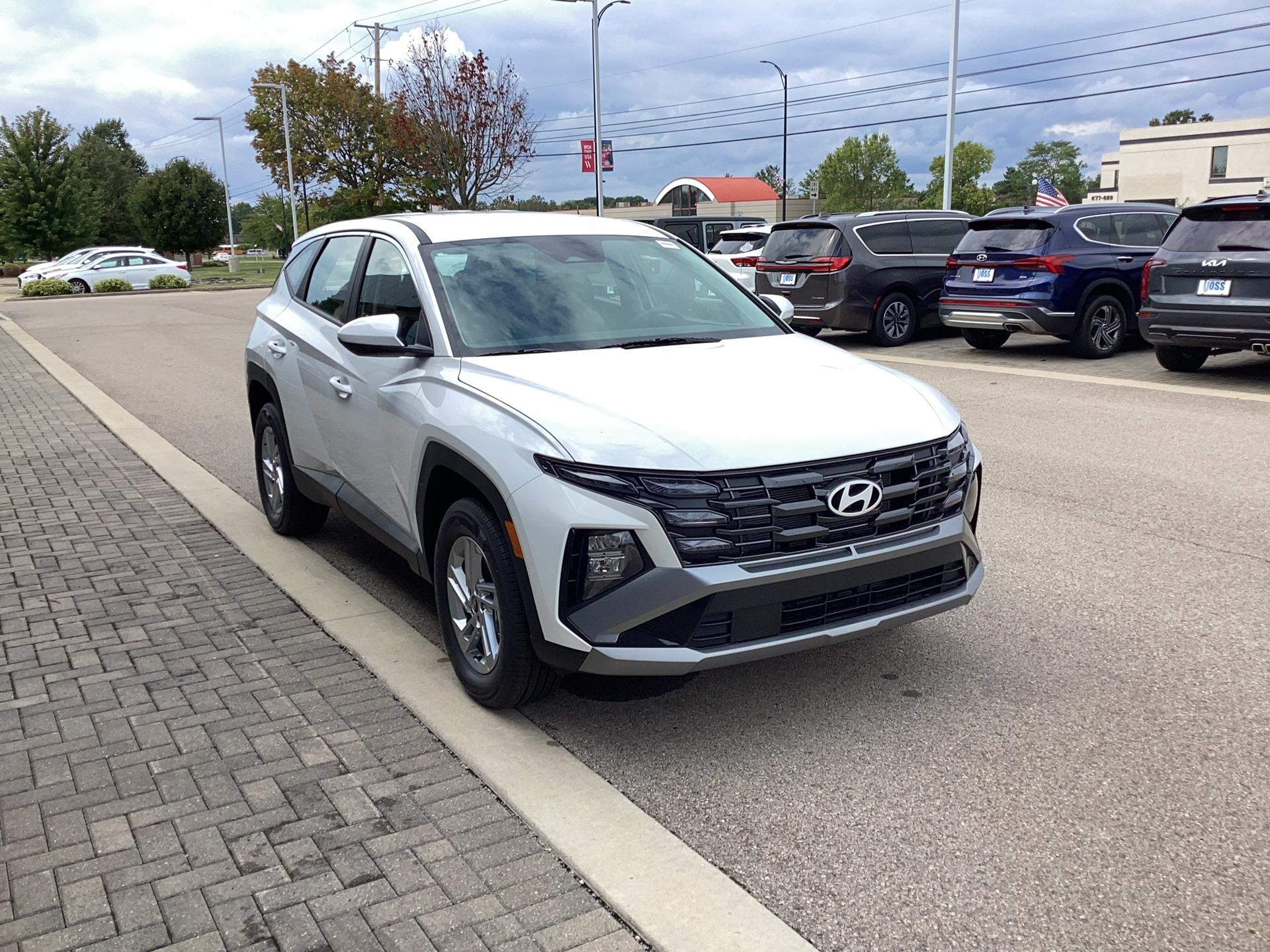 2026 Hyundai Tucson SE AWD, photo 2 of 12