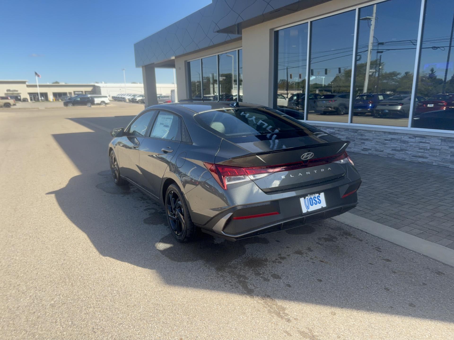 2026 Hyundai Elantra SEL Sport Plus, photo 8 of 12