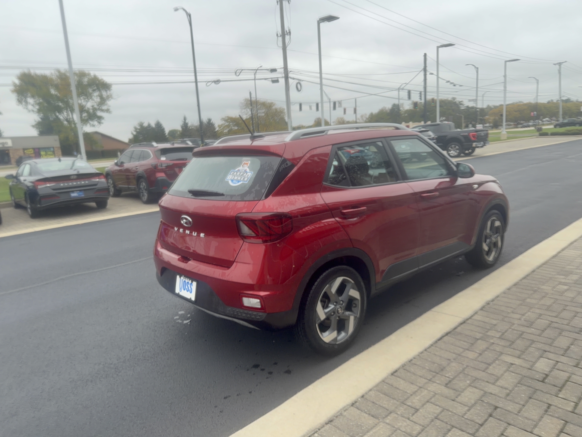 2024 Hyundai Venue Limited, photo 3 of 12