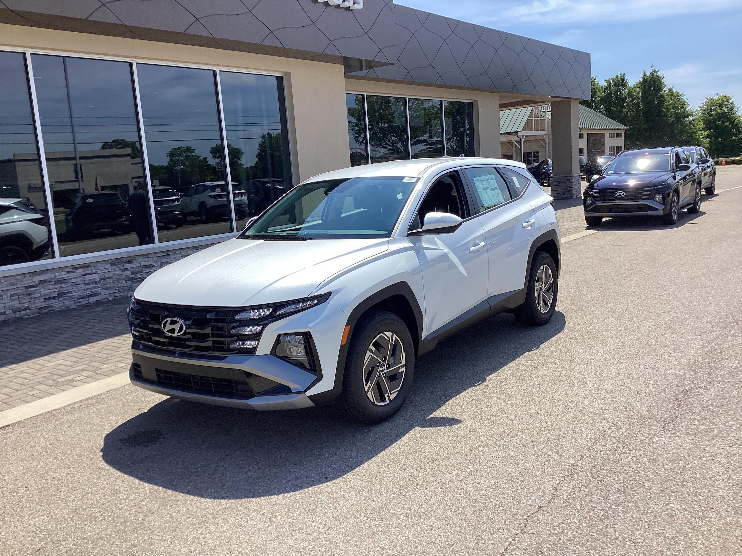 2026 Hyundai Tucson Hybrid Blue, photo 2 of 12