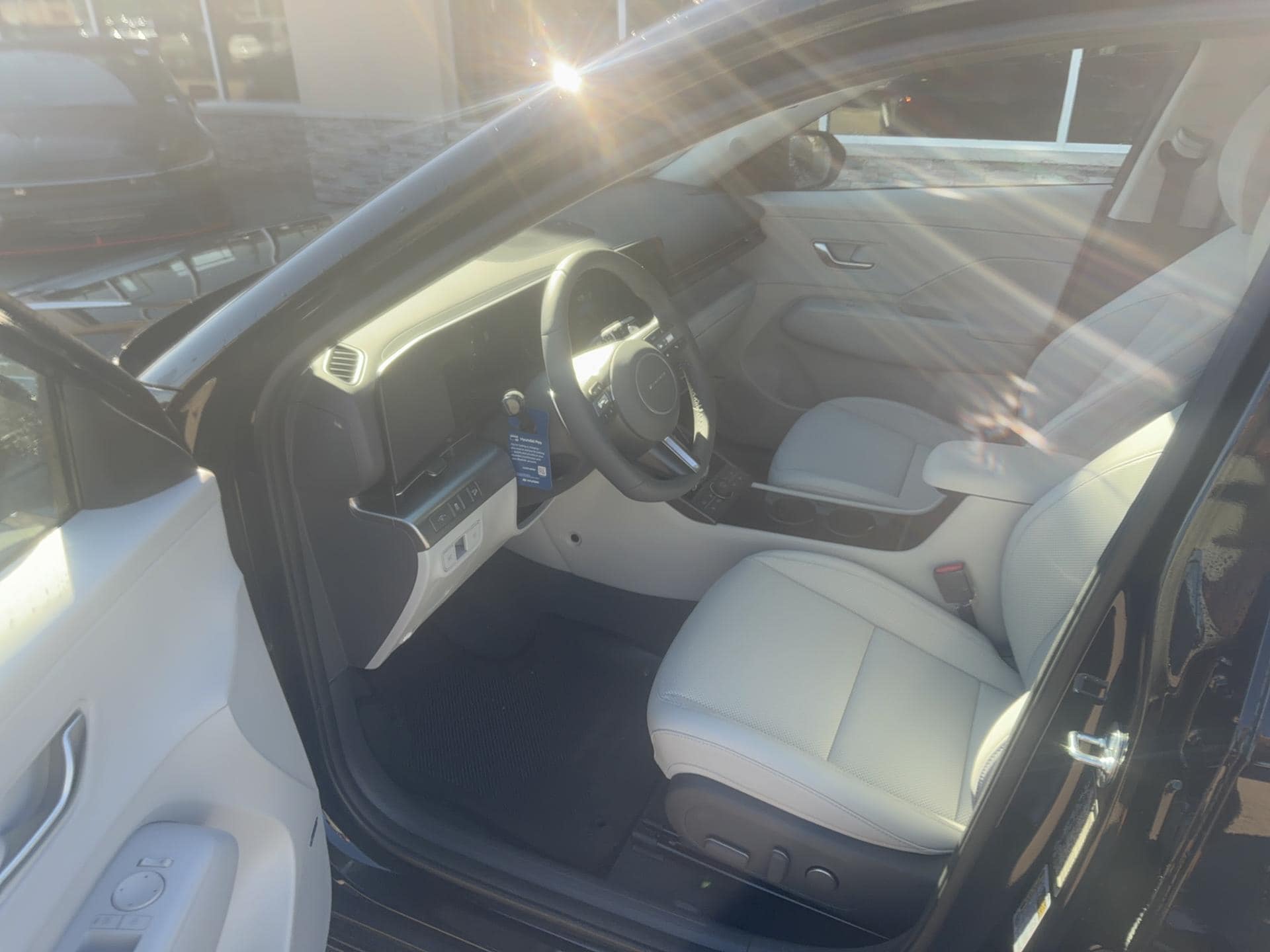 2026 Hyundai Kona Limited AWD, photo 8 of 12