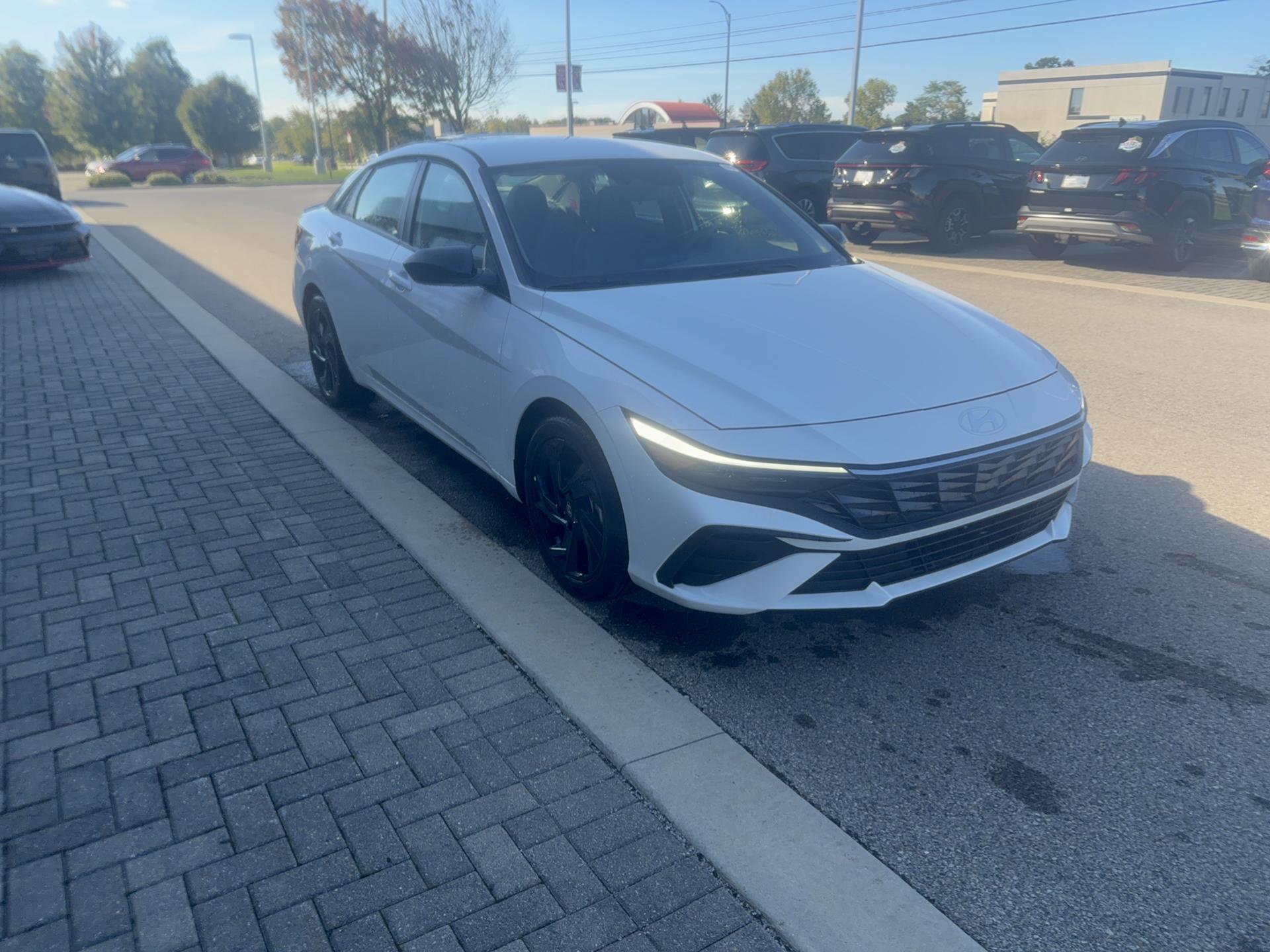 2026 Hyundai Elantra SEL Sport, photo 2 of 12