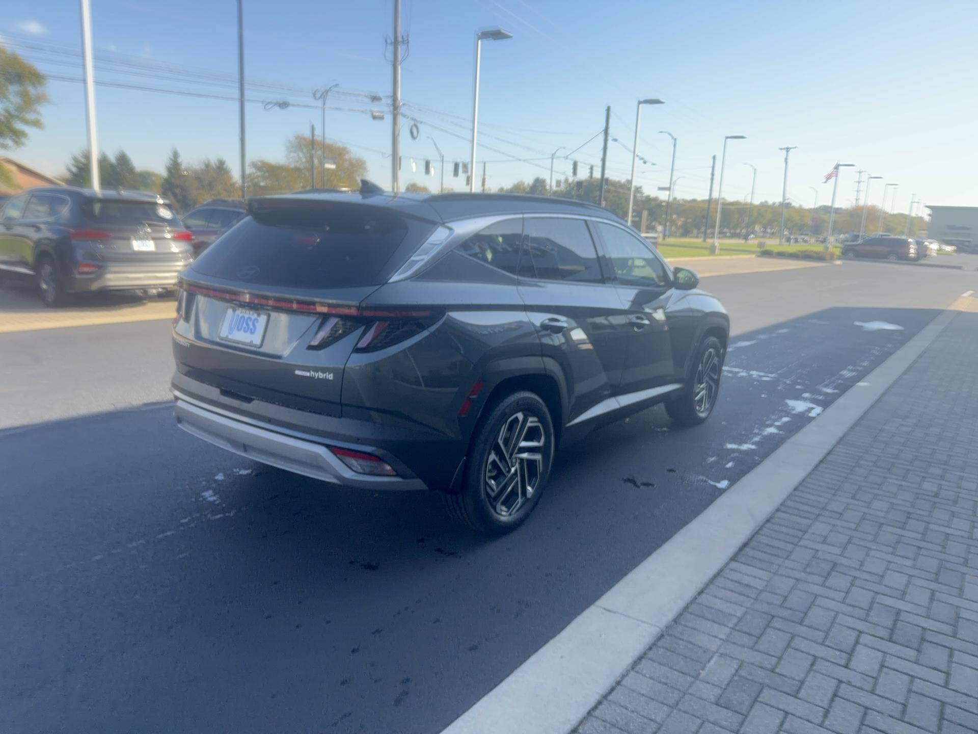 2026 Hyundai Tucson Hybrid Limited, photo 9 of 12