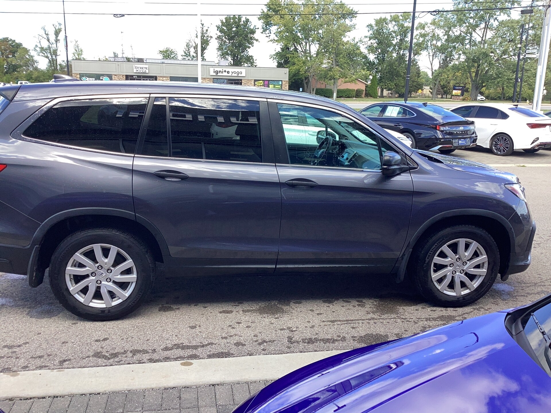 2020 Honda Pilot LX photo 2