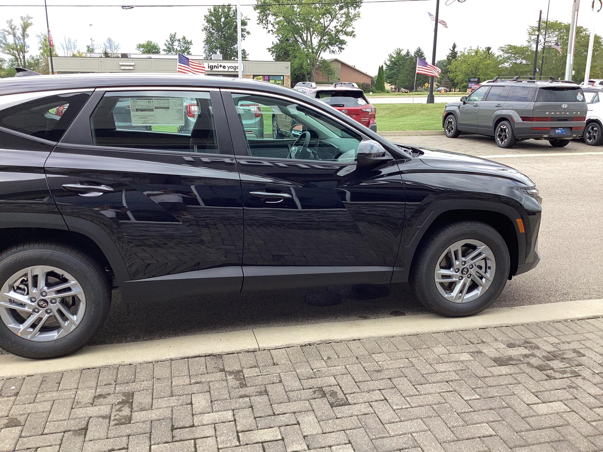 2026 Hyundai Tucson SE AWD, photo 8 of 12