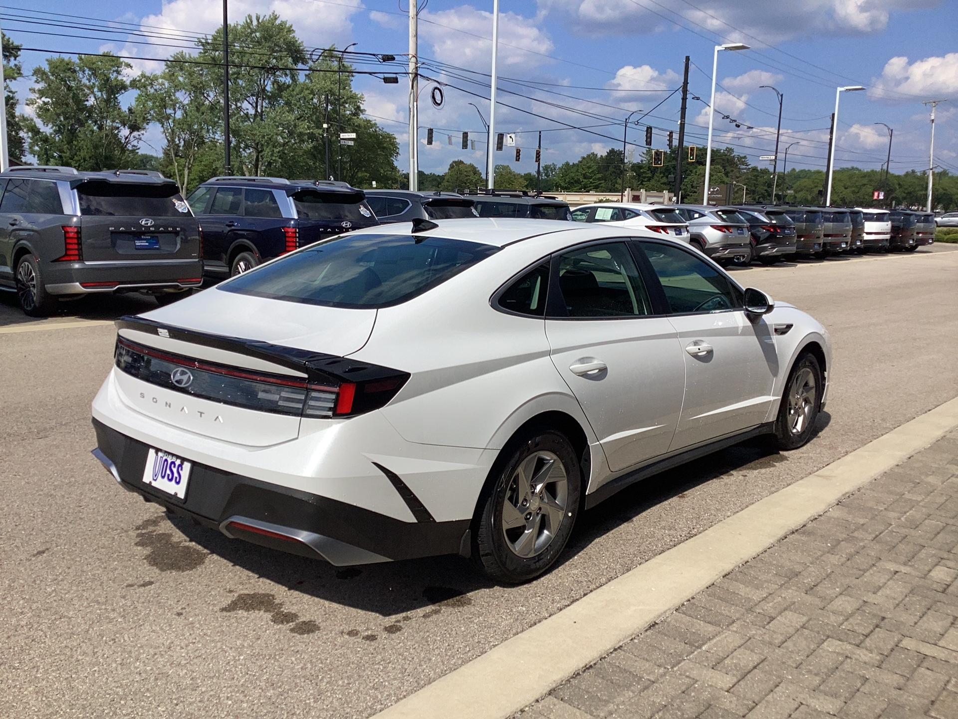 2026 Hyundai Sonata SE, photo 5 of 12