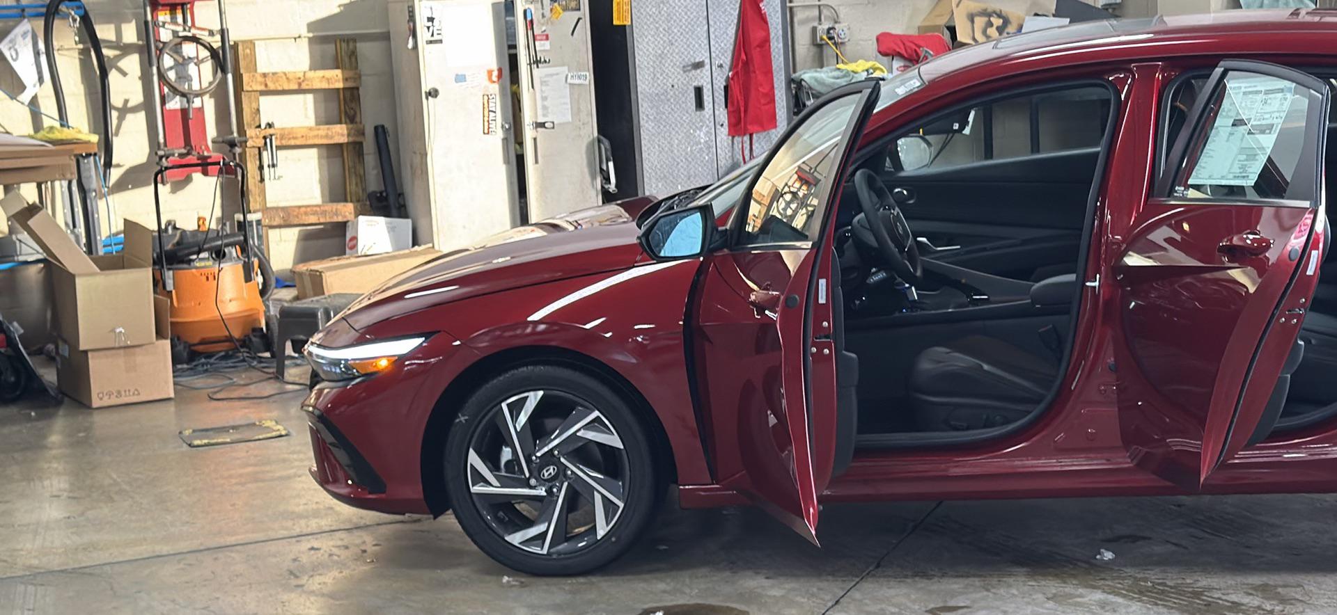 2025 Hyundai Elantra Limited - Photo 7