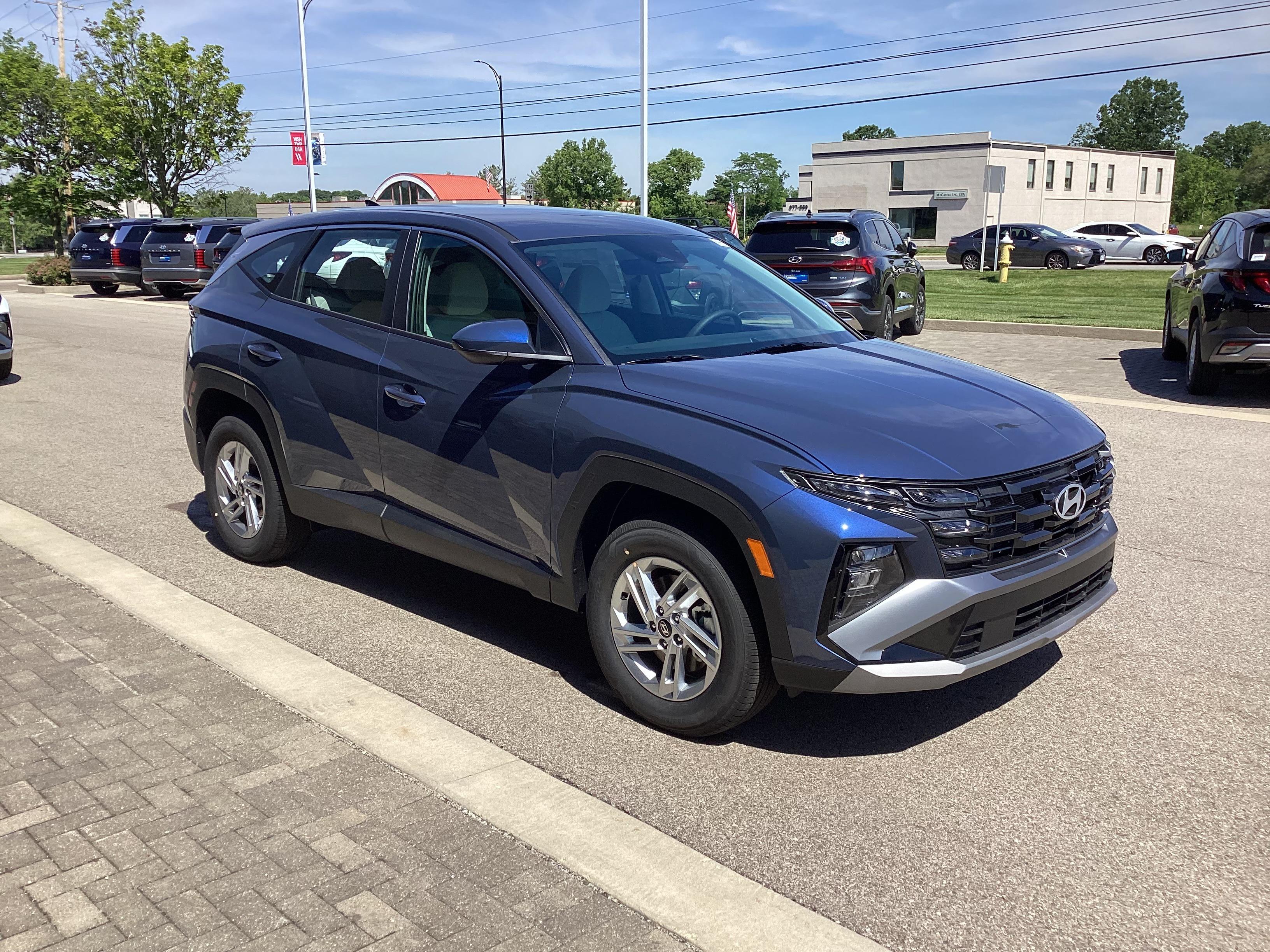 2026 Hyundai Tucson Hybrid Blue, photo 5 of 12