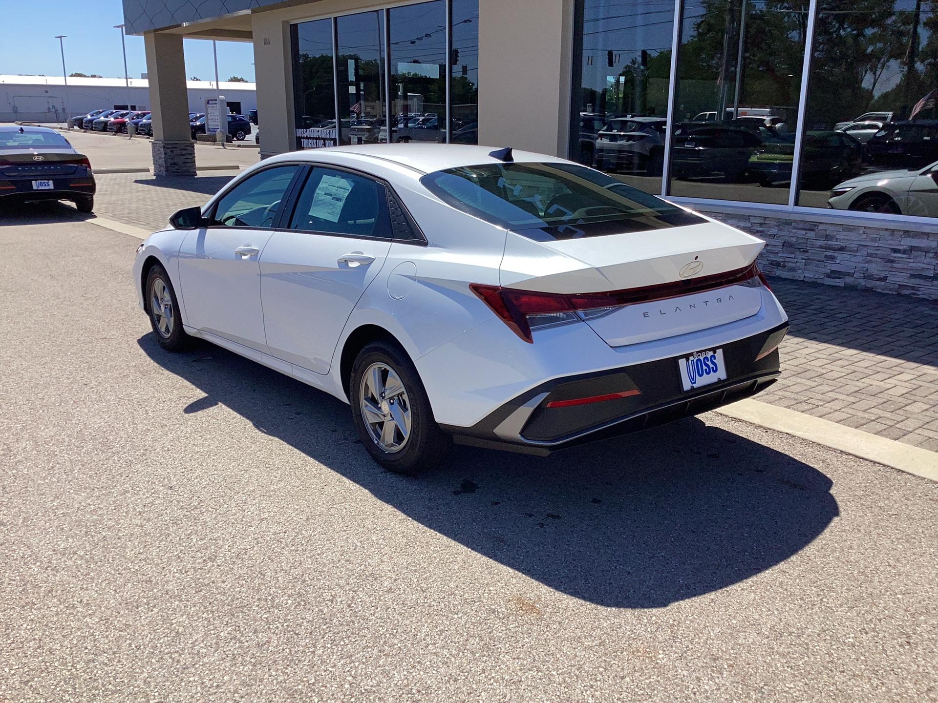 2026 Hyundai Elantra SE, photo 12 of 12