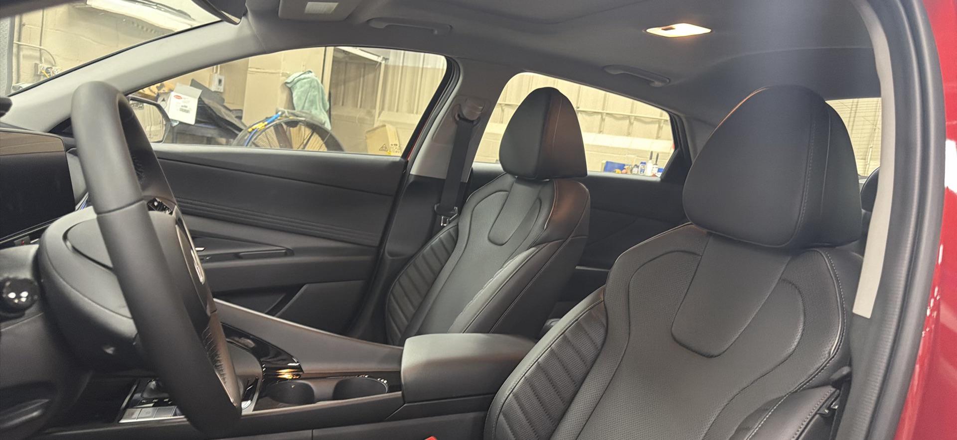 2025 Hyundai Elantra Limited - Photo 9