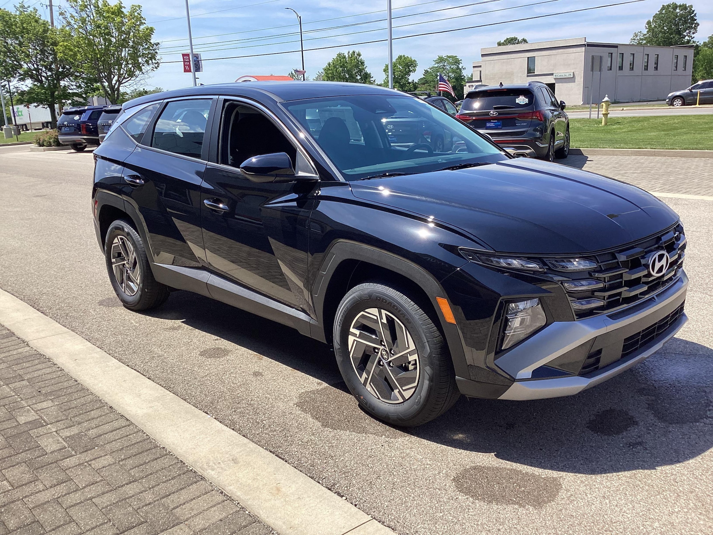 2026 Hyundai Tucson Hybrid Blue, photo 2 of 12