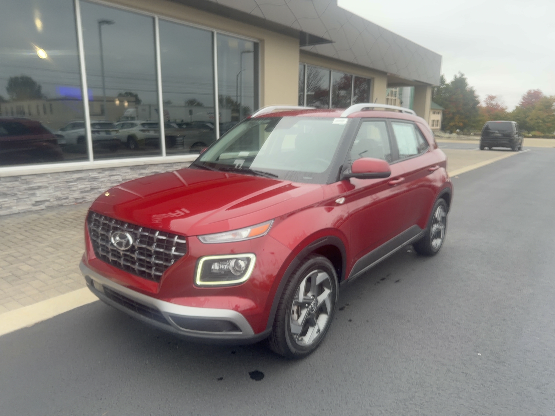 2024 Hyundai Venue Limited, photo 8 of 12