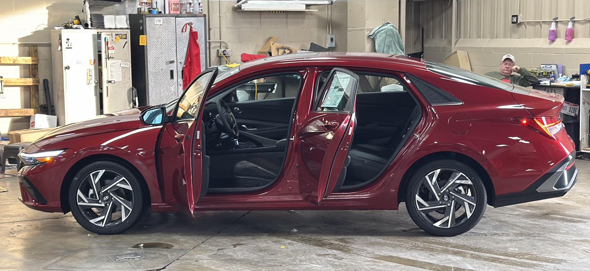 2025 Hyundai Elantra Limited - Photo 6