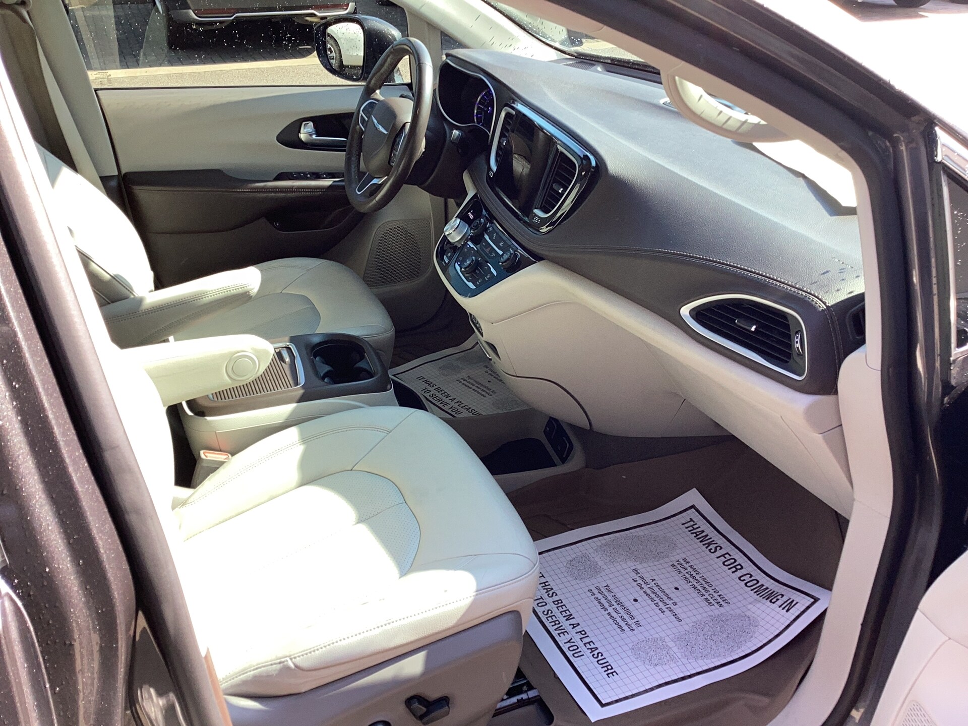 2021 Chrysler Pacifica Hybrid Touring L - Photo 11