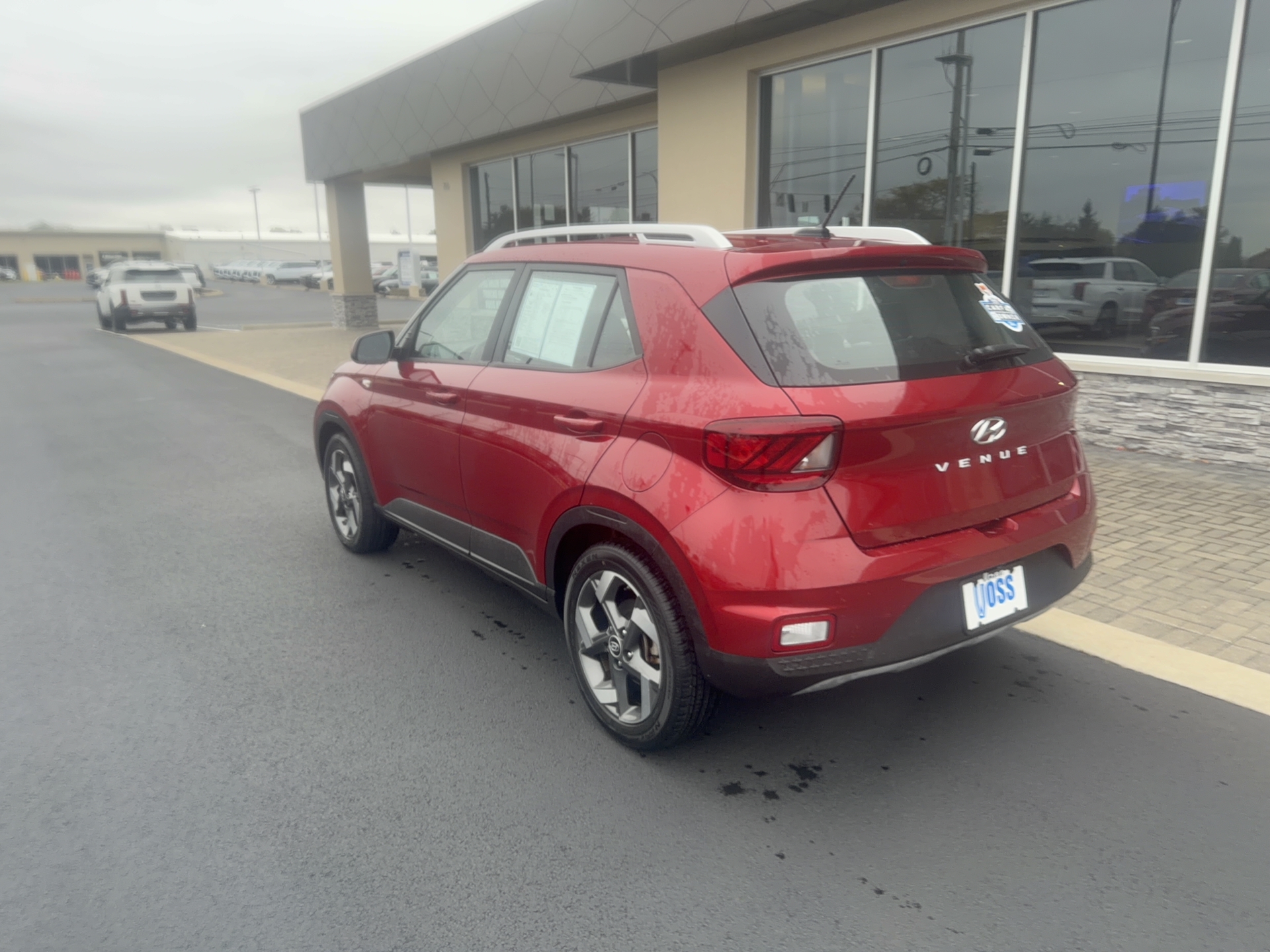 2024 Hyundai Venue Limited, photo 6 of 12