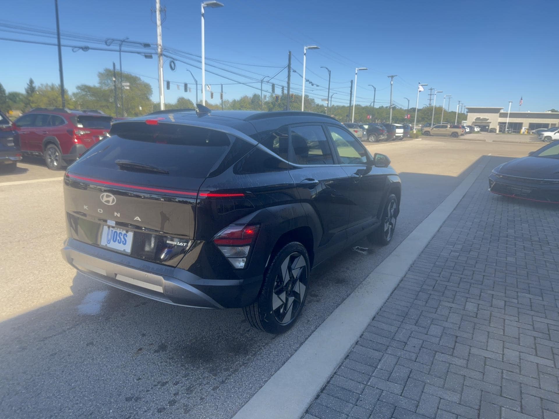 2026 Hyundai Kona Limited AWD, photo 5 of 12