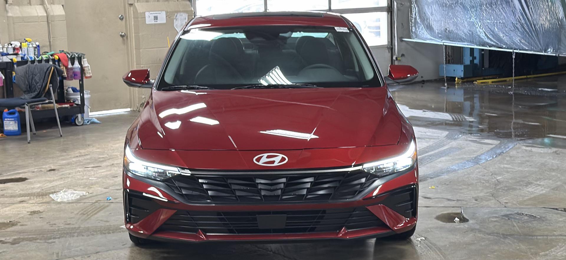 2025 Hyundai Elantra Limited - Photo 14