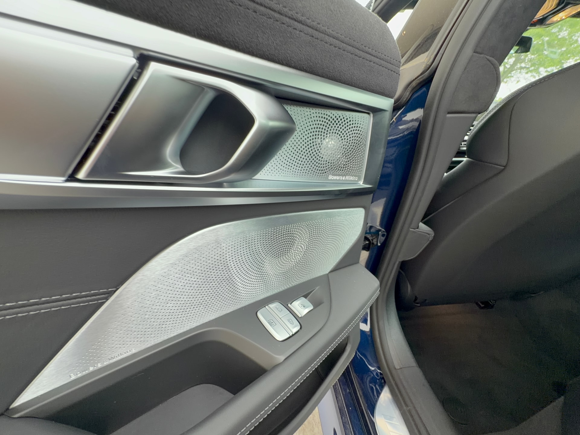 2026 BMW 8 Series M850i - Photo 30